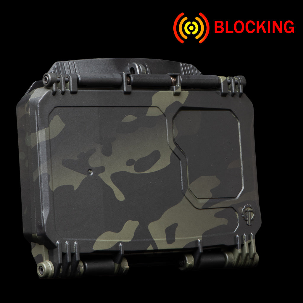 DarkVault 2.0 Critical Gear Case in MultiCam Black camouflage design, regular size, blocking model, offering smartphone protection and signal blocking features.