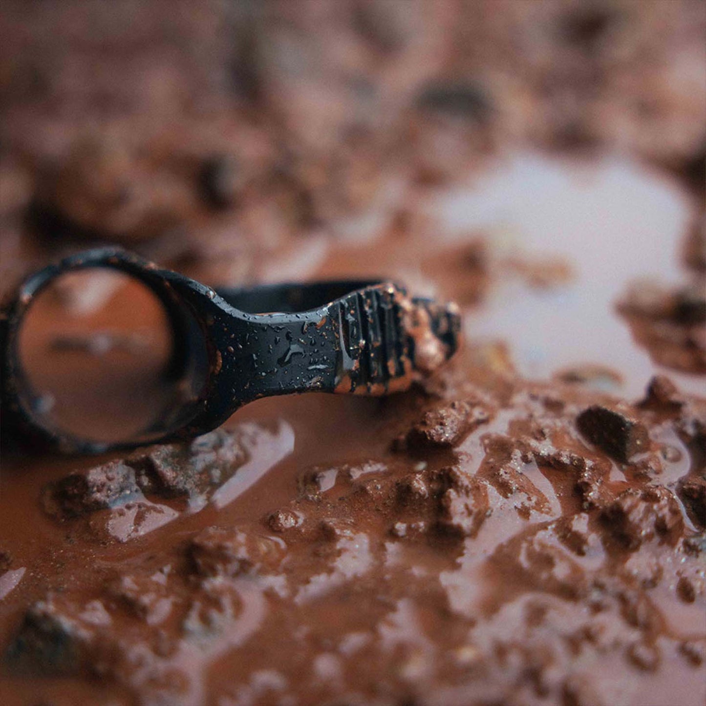 SwitchBack Duty Flashlight Ring in the wet mud